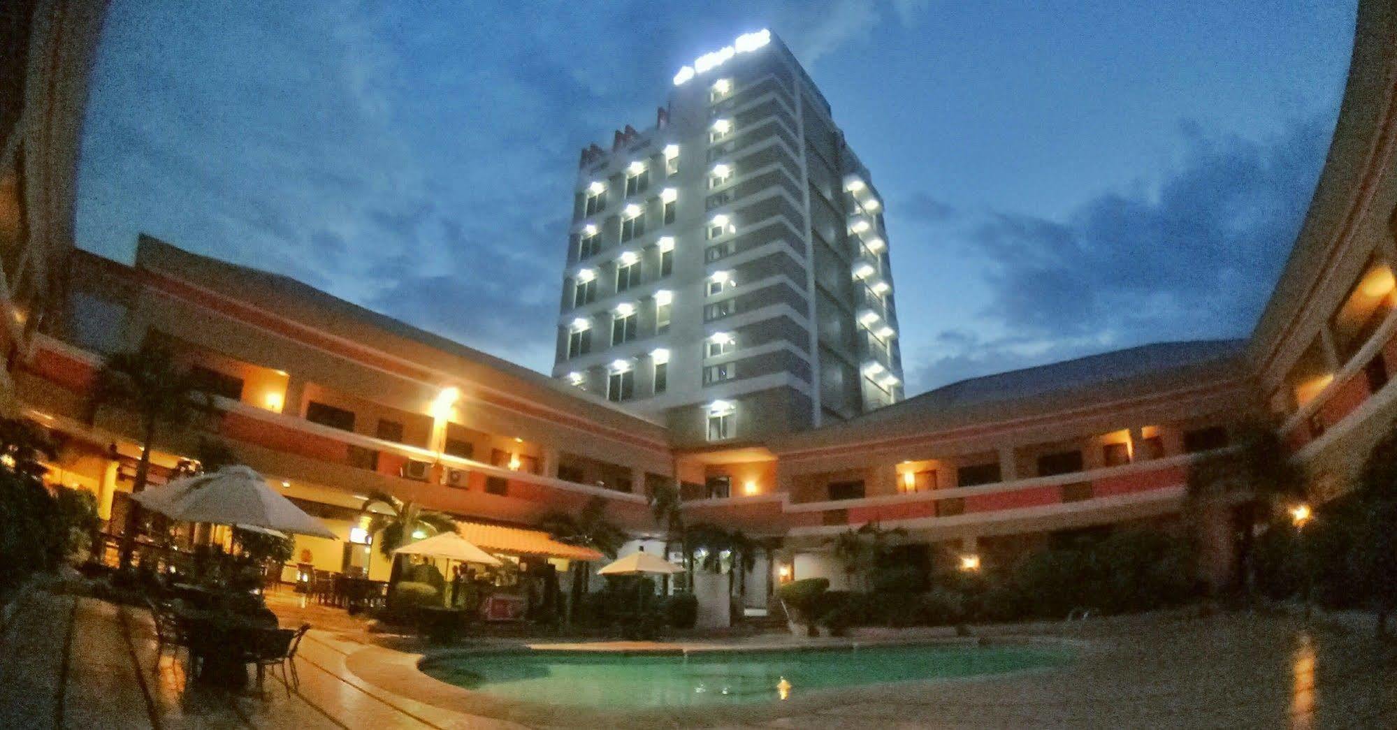 La Maja Rica Hotel Tarlac City Εξωτερικό φωτογραφία