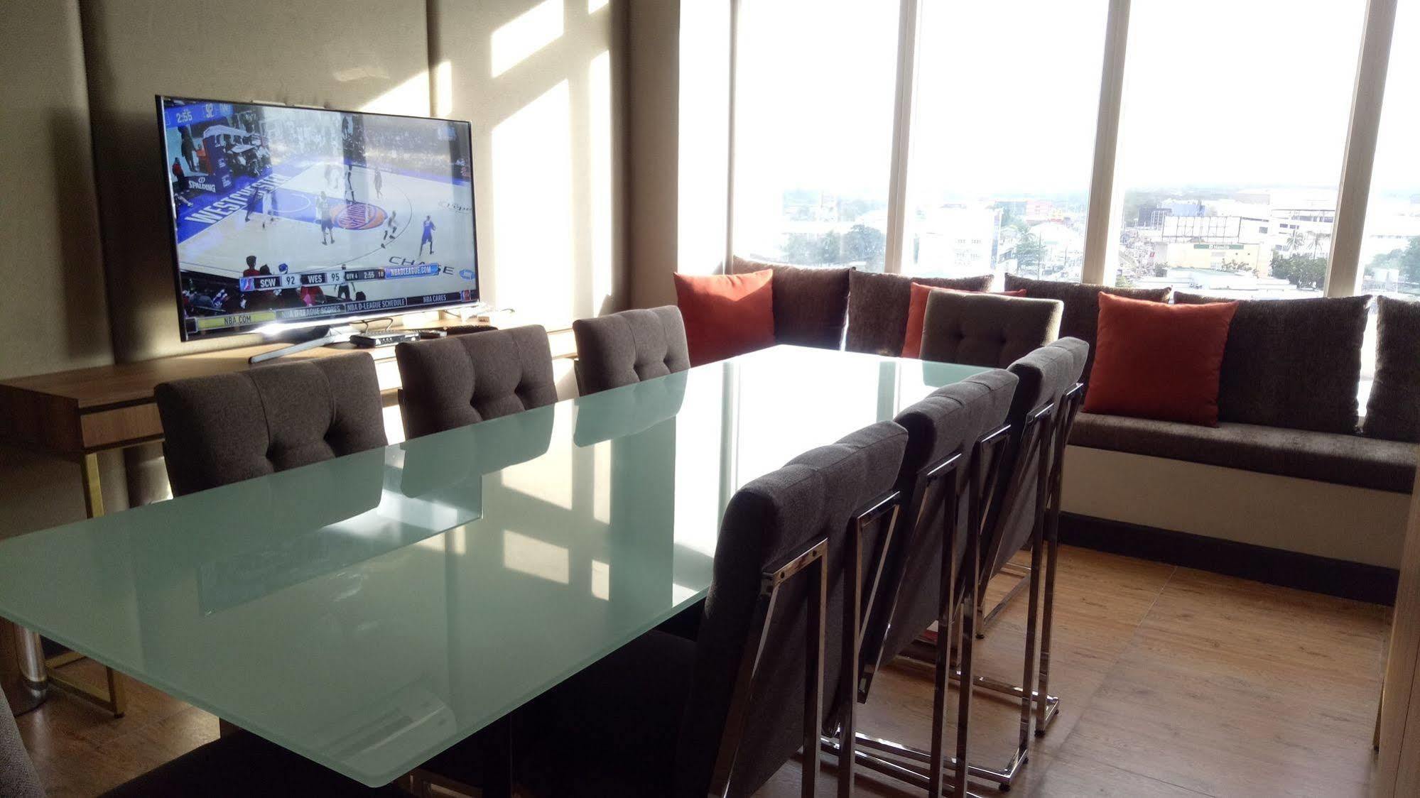 La Maja Rica Hotel Tarlac City Εξωτερικό φωτογραφία